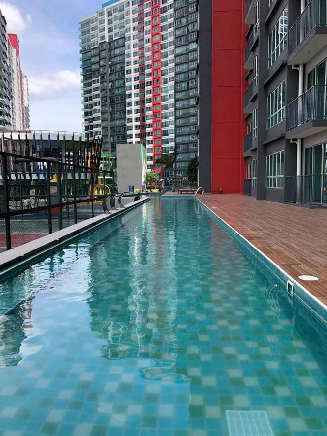 Rantissi Homestay The Zizz Damansara North Petaling Jaya Esterno foto